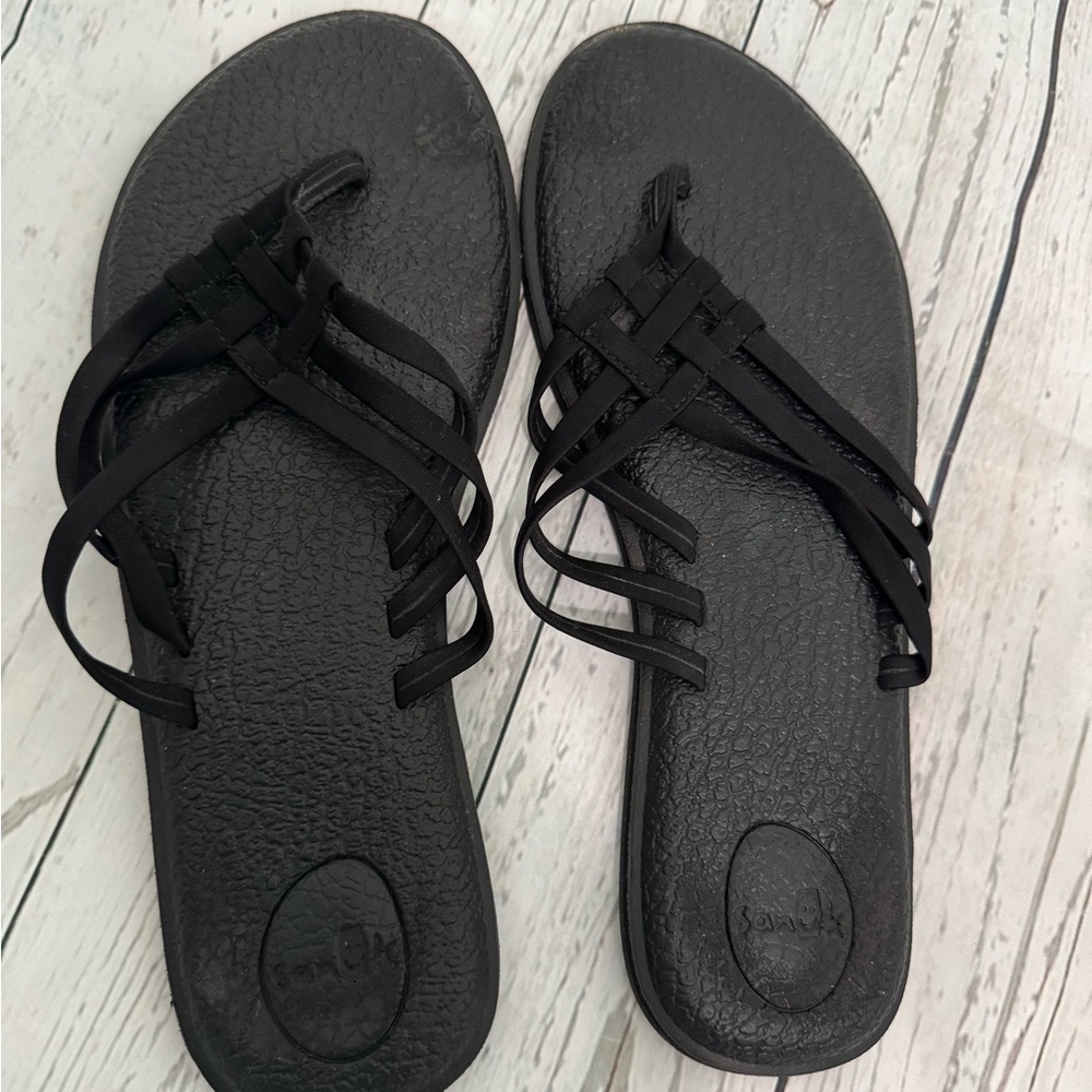 Sanuk Black Minimalist Sandals with Criss-Cross Straps